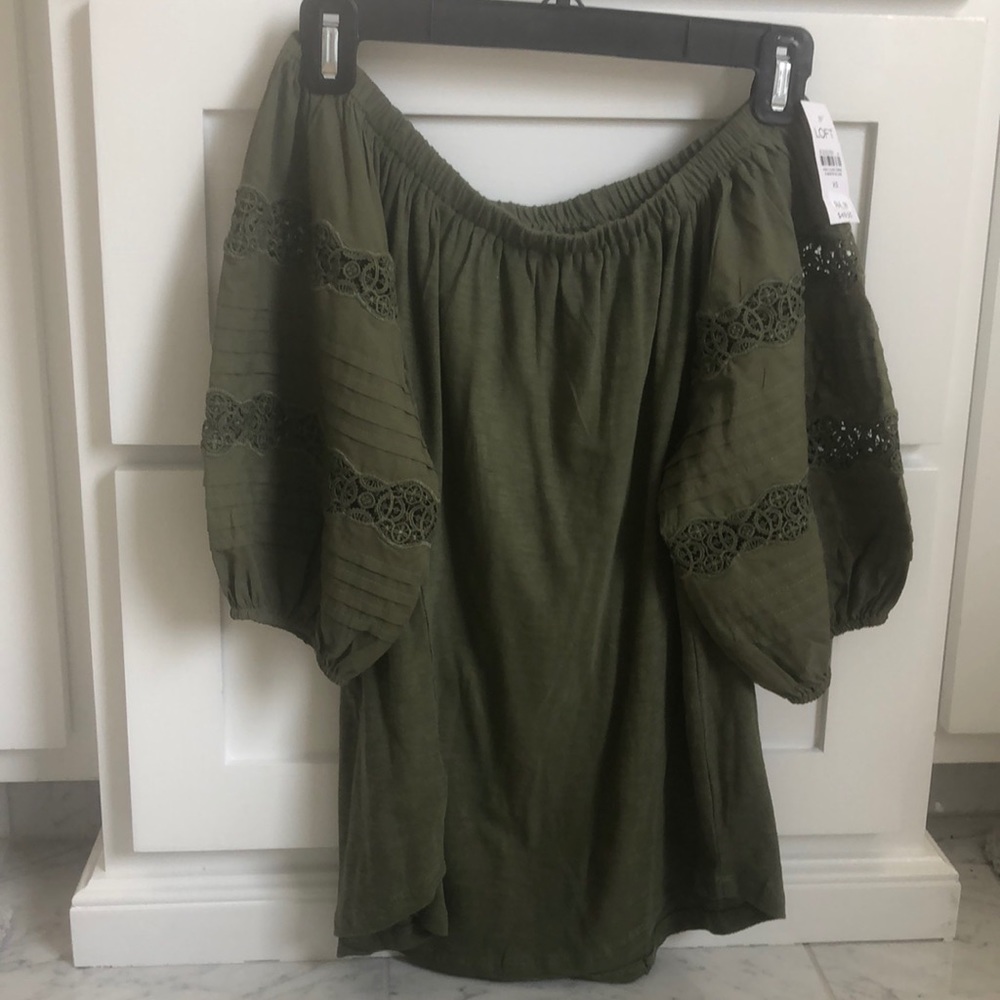 NWT Loft puff sleeve top in a pine green color.